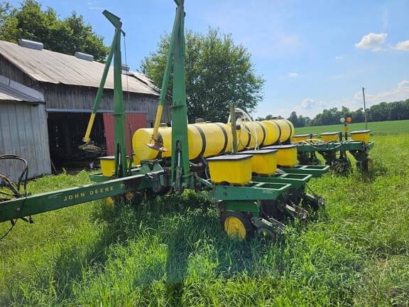 Image of John Deere 7000 Primary image