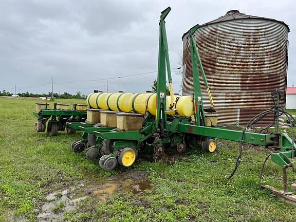 Image of John Deere 7000 equipment image 1