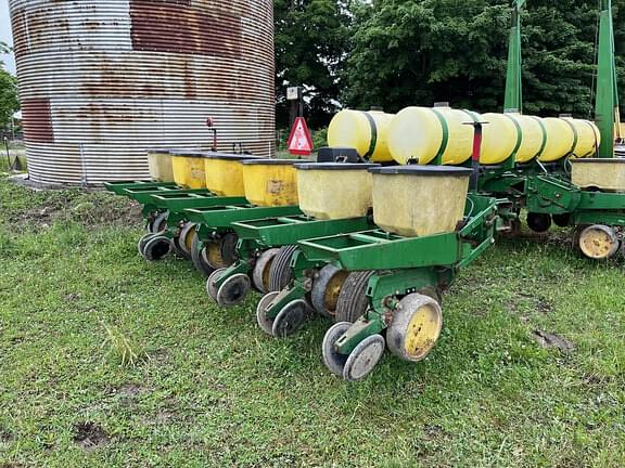 Image of John Deere 7000 equipment image 1