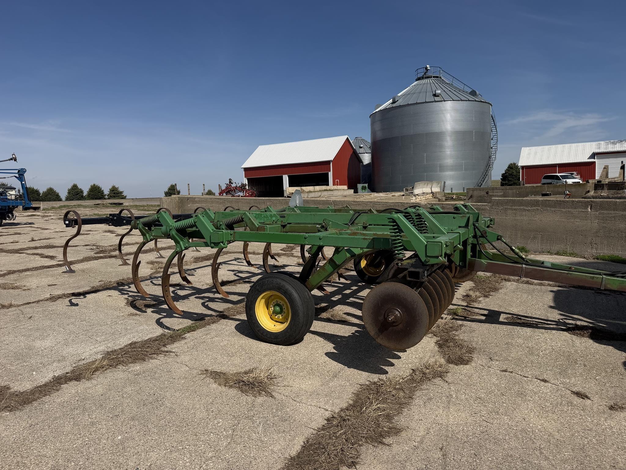 1985 John Deere 712 Equipment Image0