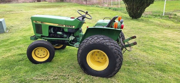 Main image John Deere 750