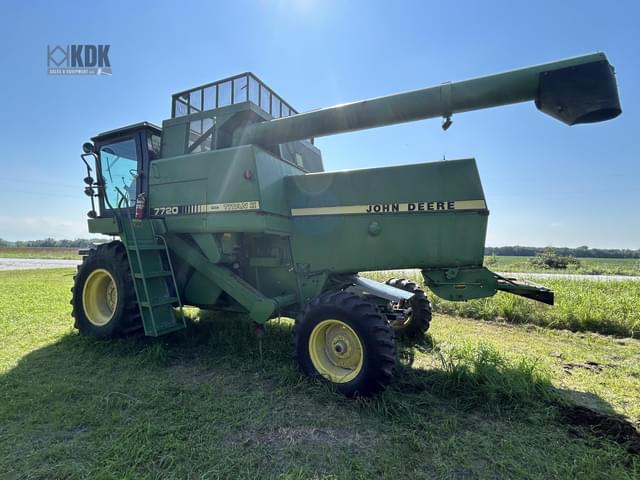 Image of John Deere 7720 Titan II equipment image 1