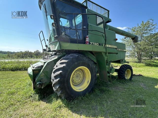Image of John Deere 7720 Titan II equipment image 4