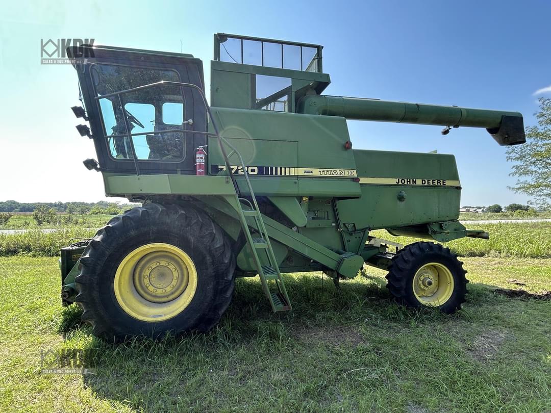 Image of John Deere 7720 Titan II Primary image