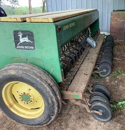 Image of John Deere 8300 equipment image 1