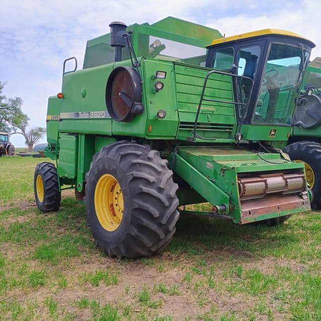 Image of John Deere 8820 Turbo equipment image 2