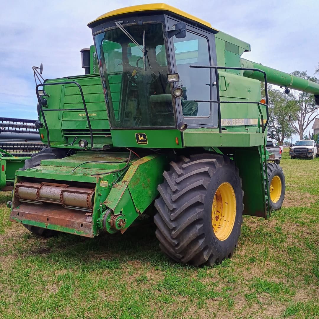 Image of John Deere 8820 Turbo Primary image