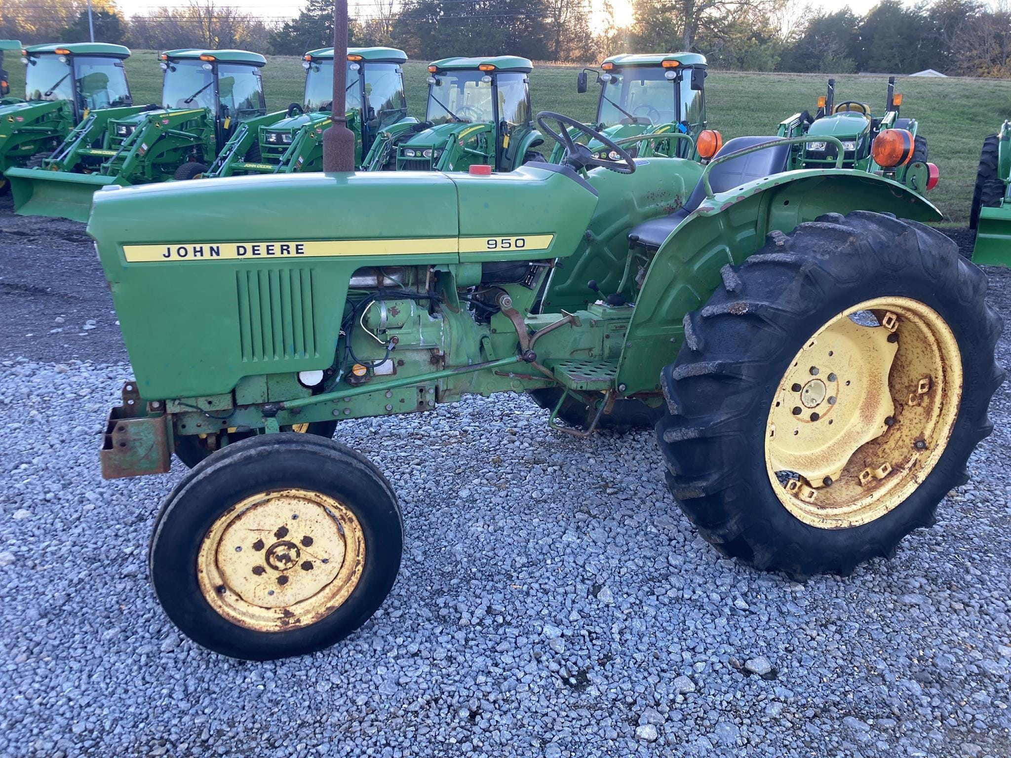 1985 John Deere 950 Equipment Image0
