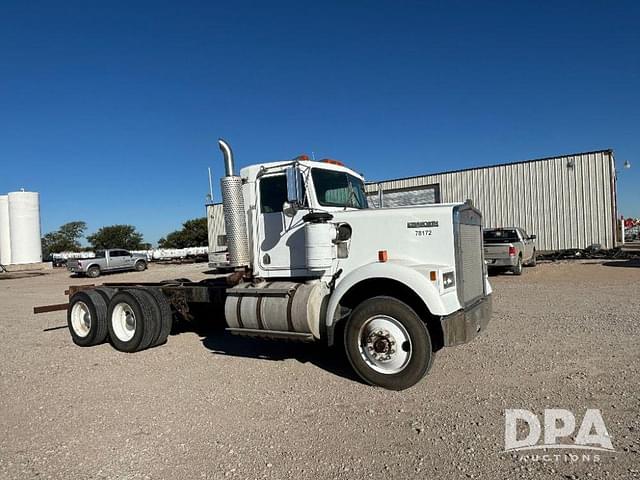 Image of Kenworth W900 equipment image 1