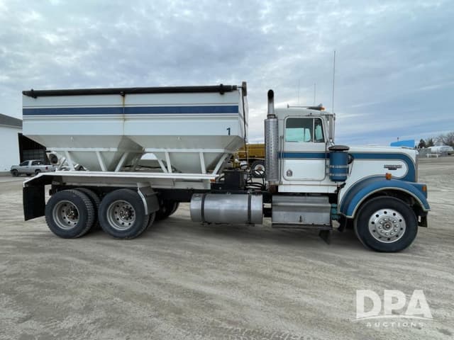 Image of Kenworth W900 equipment image 4