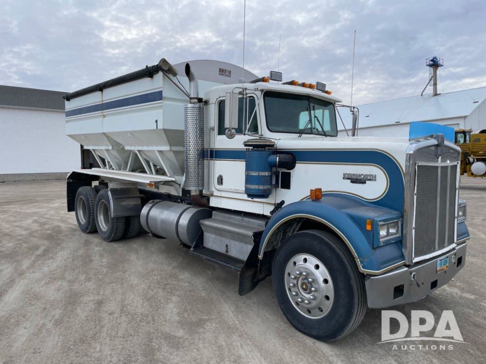 Image of Kenworth W900 Primary image