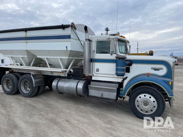 Image of Kenworth W900 equipment image 2