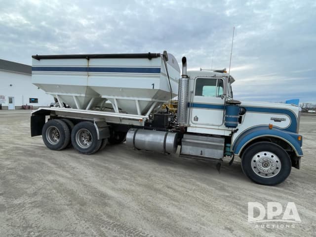 Image of Kenworth W900 equipment image 3