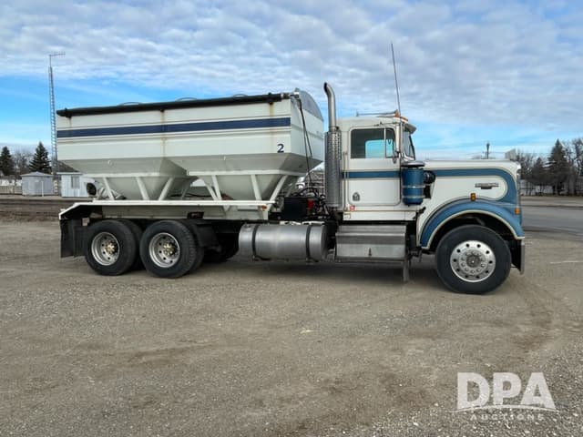 Image of Kenworth W900 equipment image 3