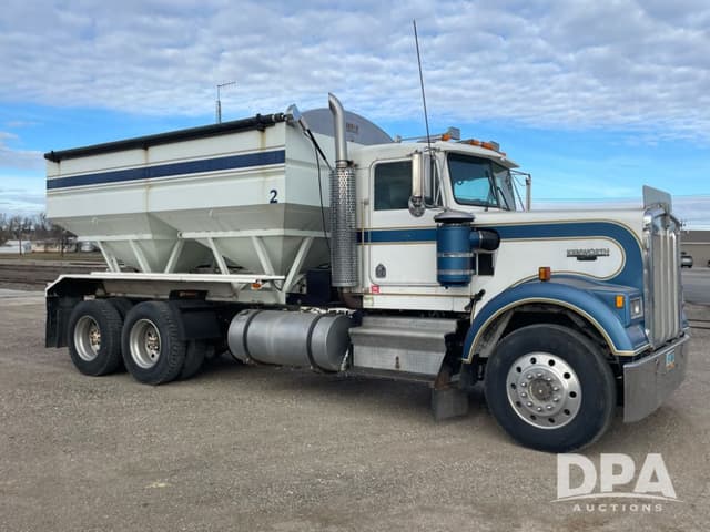 Image of Kenworth W900 equipment image 1