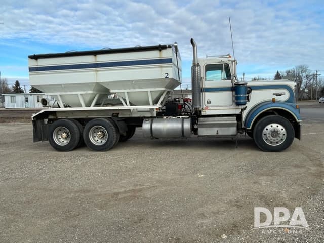 Image of Kenworth W900 equipment image 4