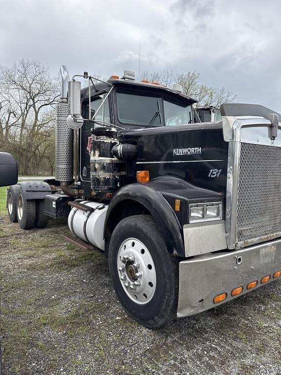 Image of Kenworth W900 equipment image 2