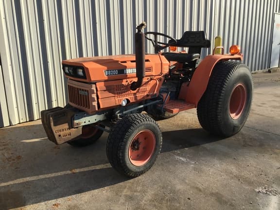 Image of Kubota B8200 equipment image 1