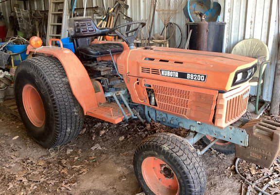 Image of Kubota B8200 equipment image 3