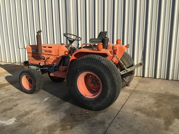 Image of Kubota B8200 equipment image 2