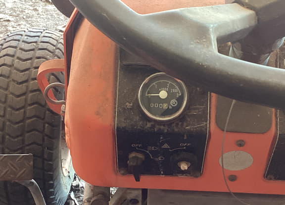 Image of Kubota B8200 equipment image 4