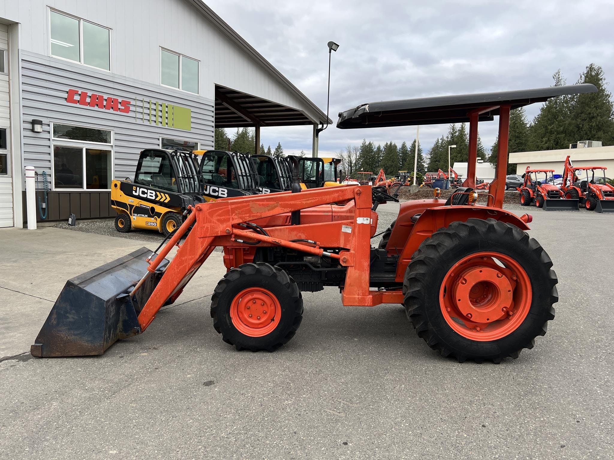 1985 Kubota L345DT Equipment Image0