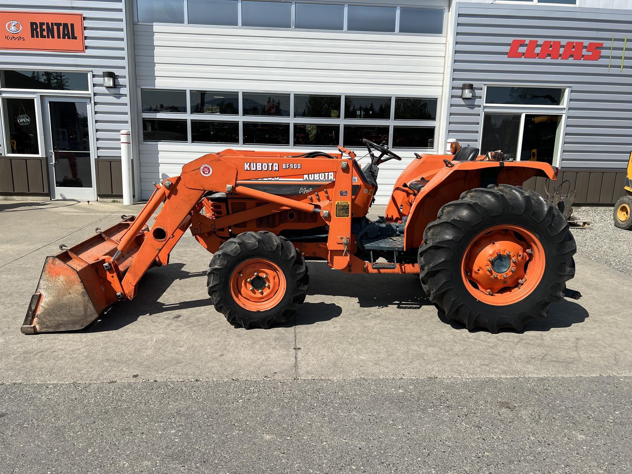 Main image Kubota L3750