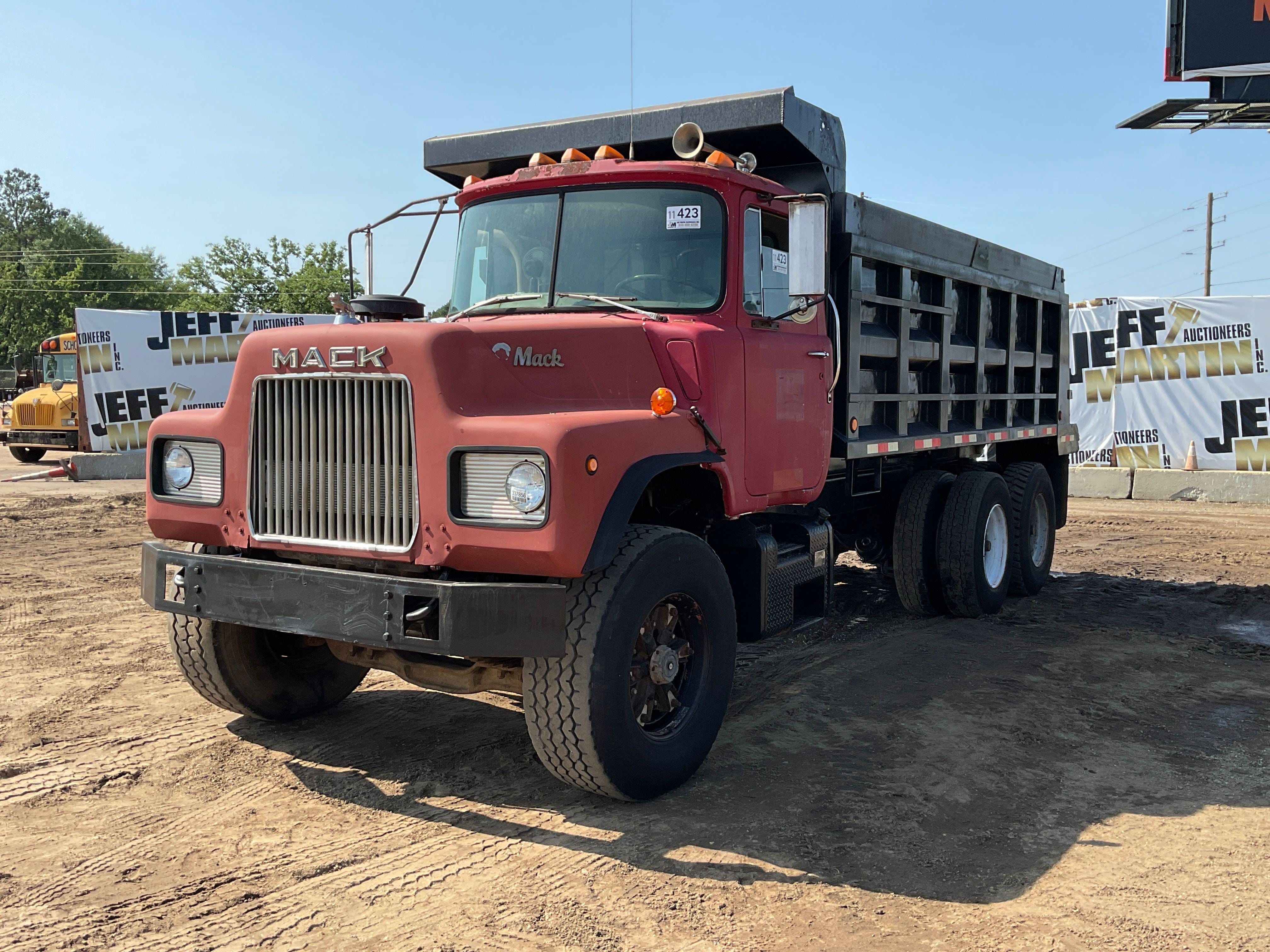 Main image Mack DM685S