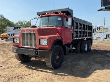 Main image Mack DM685S