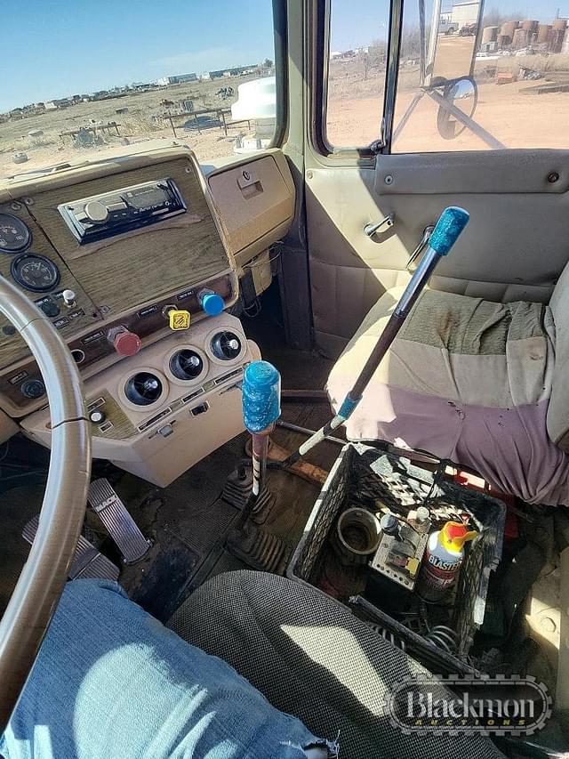 Image of Mack R686ST equipment image 4