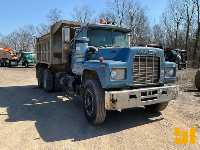 Image of Mack R686ST equipment image 2