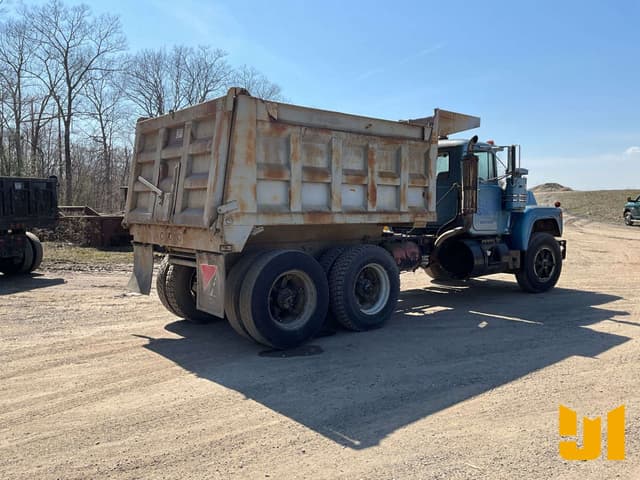 Image of Mack R686ST equipment image 4