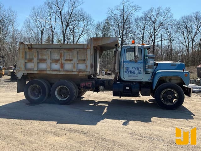 Image of Mack R686ST equipment image 3