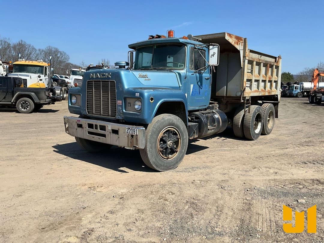 Image of Mack R686ST Primary image