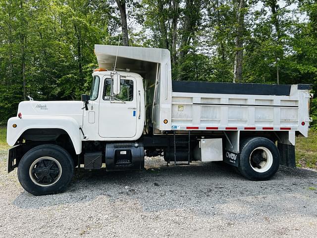Image of Mack R685ST equipment image 1