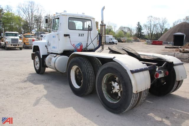 Image of Mack R686ST equipment image 1