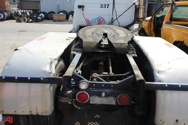 Image of Mack R686ST equipment image 4