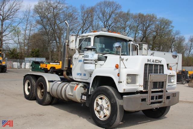 Image of Mack R686ST equipment image 3