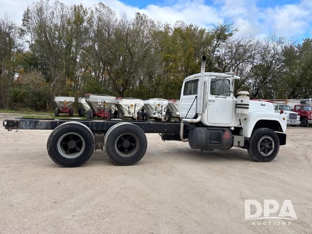 Image of Mack R686ST equipment image 4