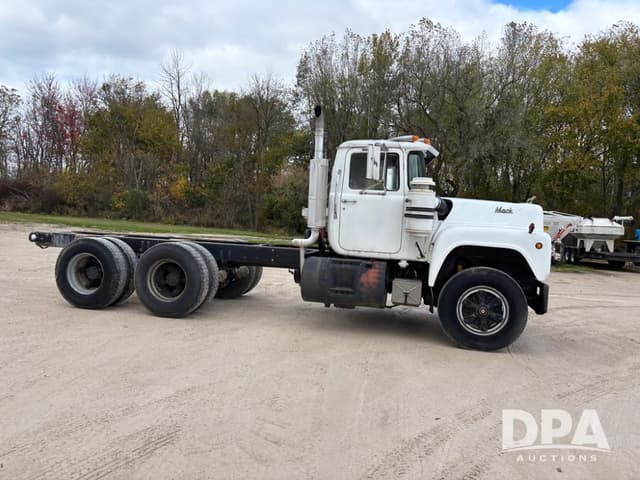 Image of Mack R686ST equipment image 2