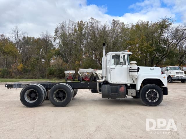 Image of Mack R686ST equipment image 3