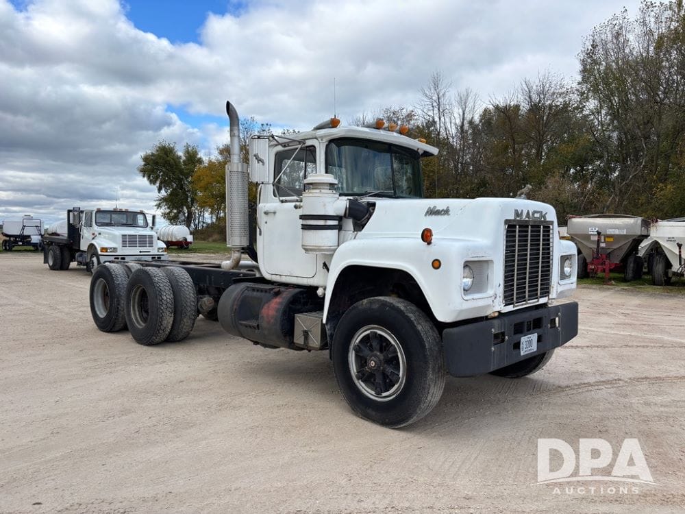 1985 Mack R686ST Equipment Image0