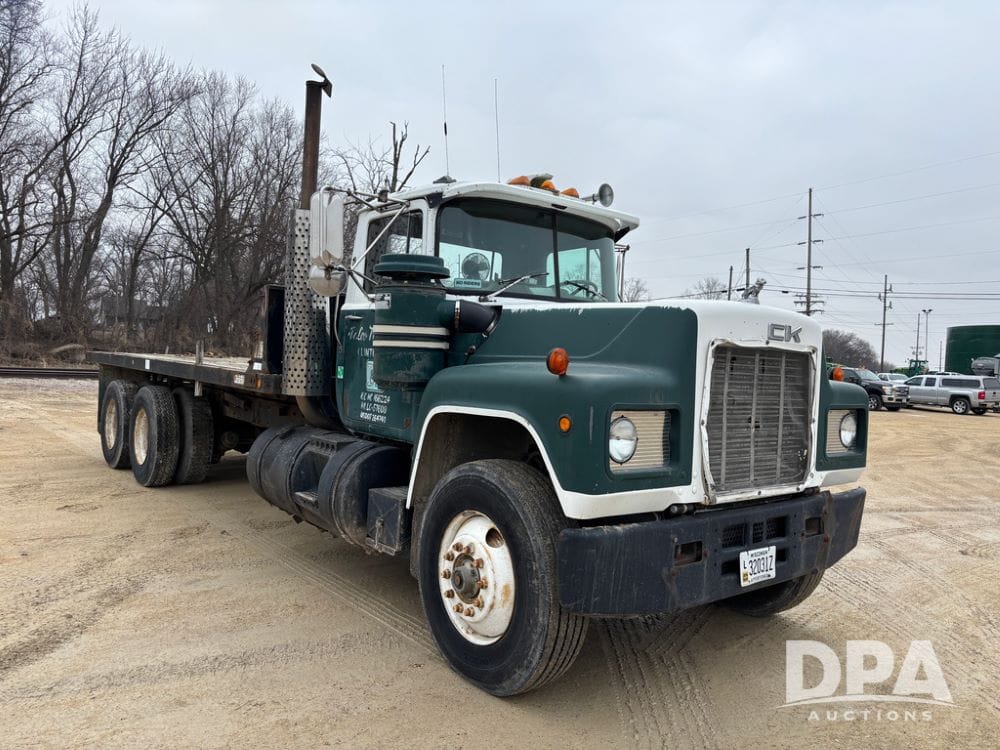 1985 Mack R686ST Equipment Image0