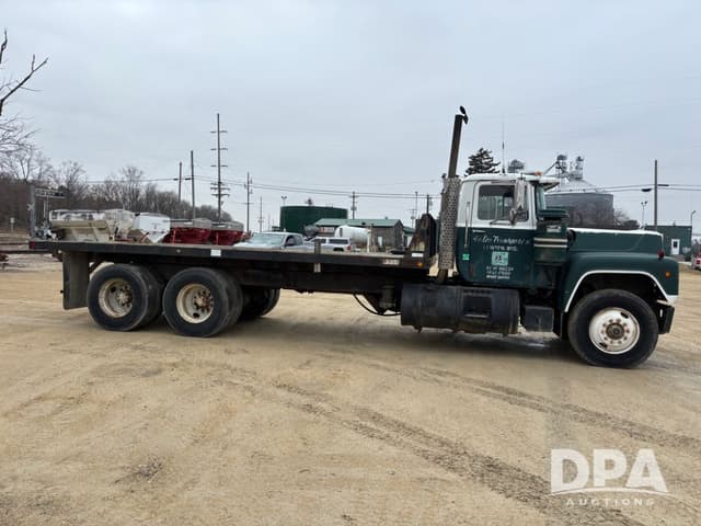 Image of Mack R686ST equipment image 4