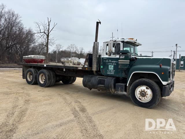 Image of Mack R686ST equipment image 2