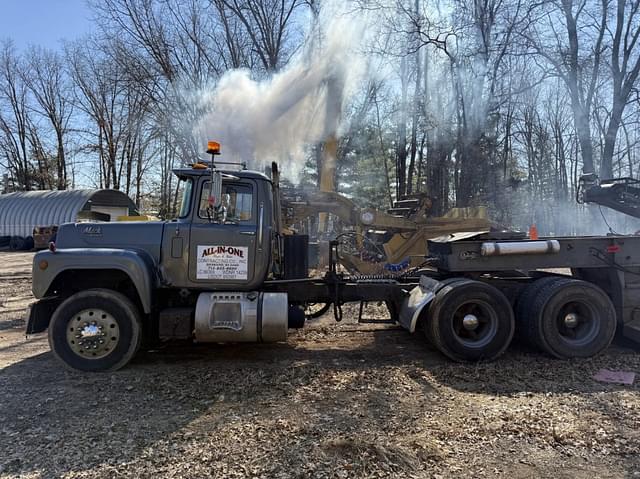 Image of Mack R688ST equipment image 1