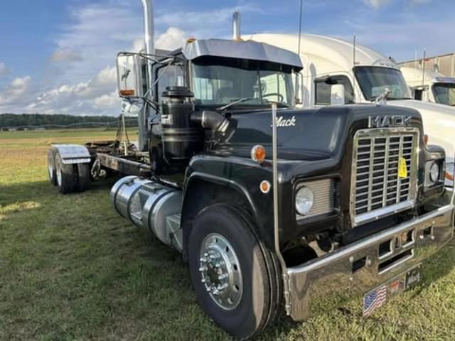 Image of Mack R690ST equipment image 1