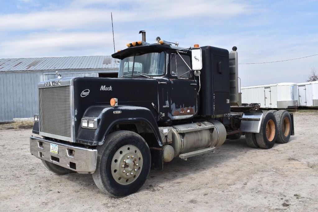 Main image Mack RW600