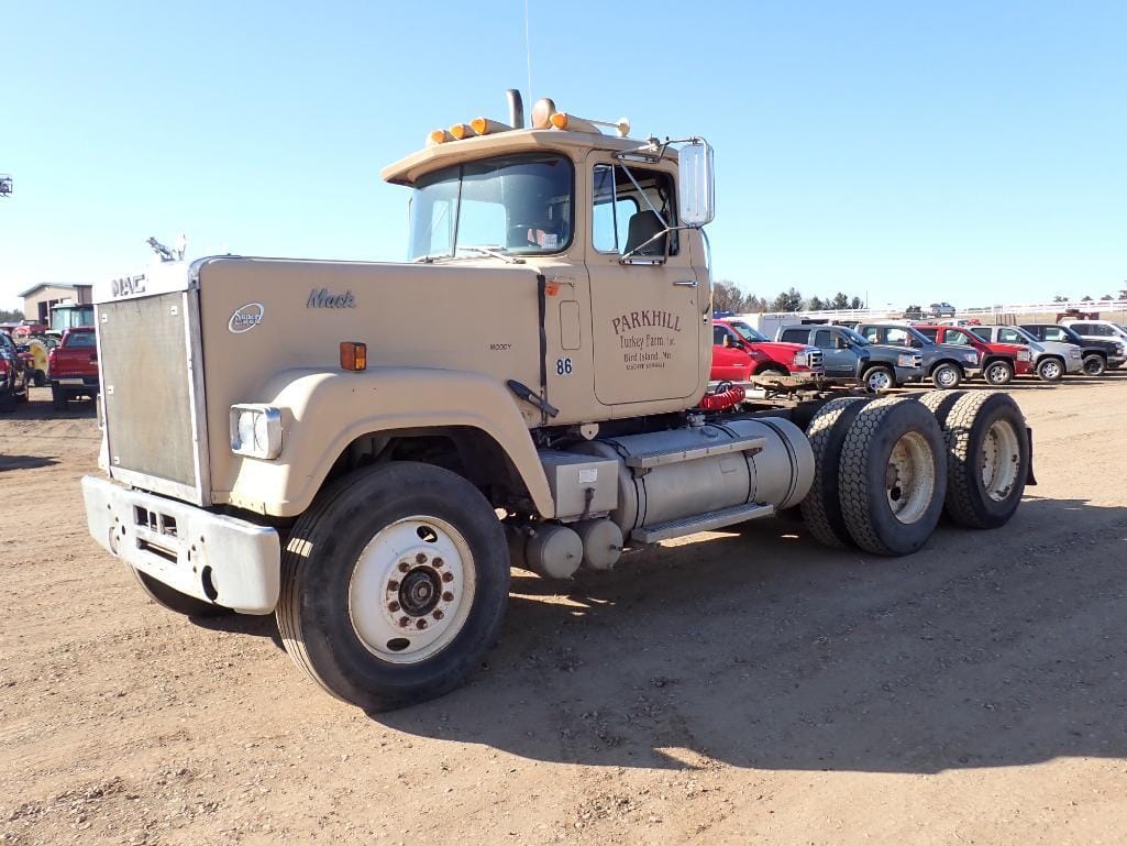 Main image Mack Super Liner