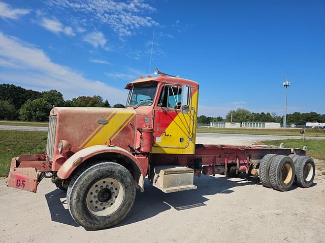 Image of Peterbilt 349 equipment image 2